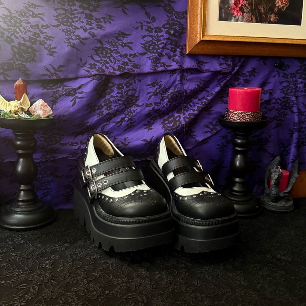 Demonia Shaker-27 Size 7